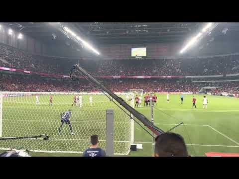 Gol Roger Guedes de falta filmado atrás do gol