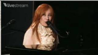 Tori Amos - Electric Lady Holyday Concert - Pink and Glitter