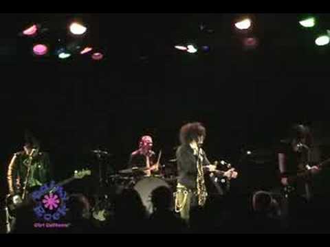 Daisy Rock Exclusive:  Thee Out Mods Live @ The Roxy