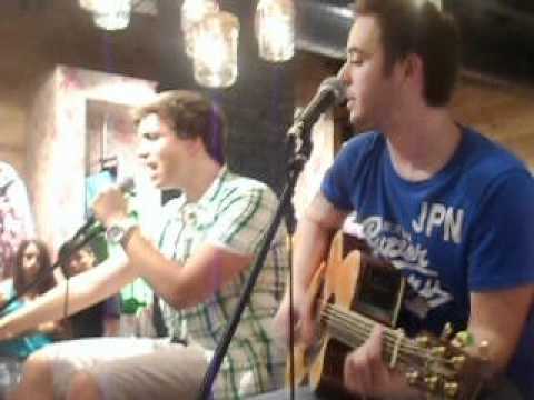 Xuso Jones en Superdry Valencia.It´s Girl