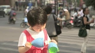 Banidas pela Fifa, caxirolas causam dilema na China