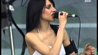 PJ HARVEY - The Whores Hustle And The Hustlers Whore (Werchter Festival 2001)