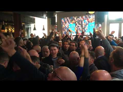 Chelsea pub - Sweet Caroline