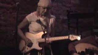 Leni Stern Trio: "love comes quietly"