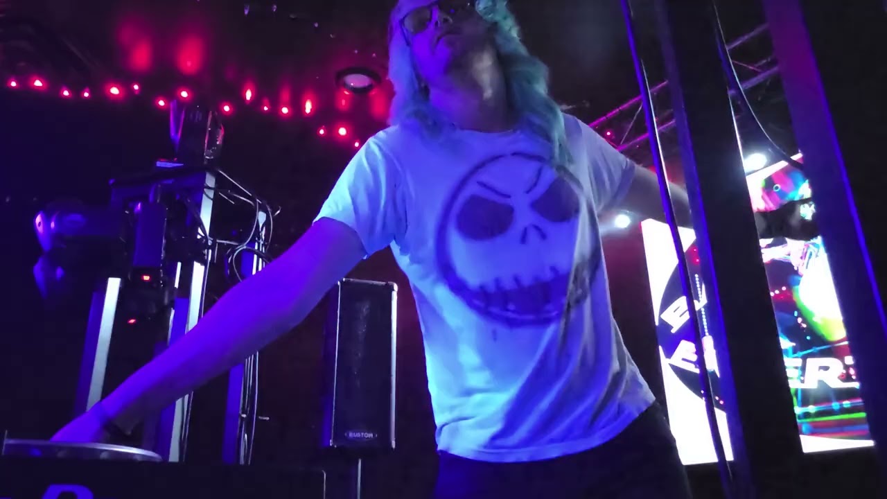 Mo.oorgan at Ray’s Golden Lion live show thumbnail