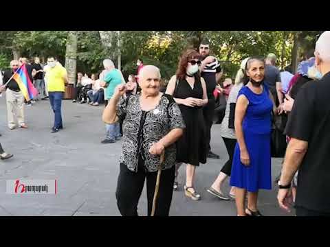 Նինել տատիկը պարով պահանջում է Փաշինյանի հրաժարականը