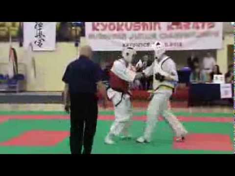 European Junior Champiohships Kyokushin,Boris Bulyskeria(Ukraine,aka)-Robert Zalewski(Poland)