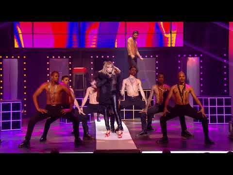 AMANDA LEAR- Can't take my eyes off you (  TV 13 oct 2018)