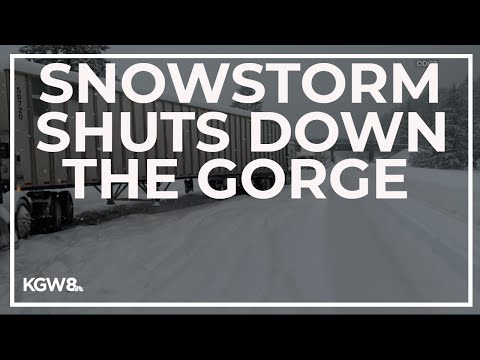 Major snowstorm shuts down highways in the Columbia River Gorge