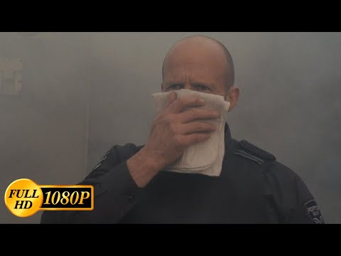 The robbers were afraid of Jason Statham and ran away / in the movie Wrath of Man