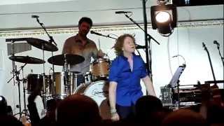 Mick Hucknall - The Seeker (live in Vienna) - NEW SONG