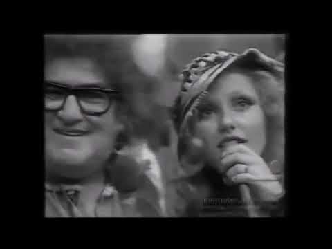 CHACRINHA NA NOVELA MULHERES DE AREIA 1973