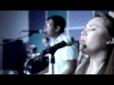 Conquistando Fronteras-Coronas a tus pies-Por grupo de alabanza Hosanna