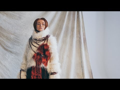 OLGA CHERNOSCHEKOVA BACKSTAGE