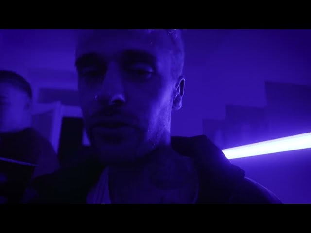 Video zu 'Wach' ansehen