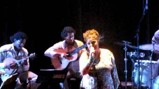 Fabiana Cozza canta "Lupiciniana" - www.sambacidade.blogspot.com