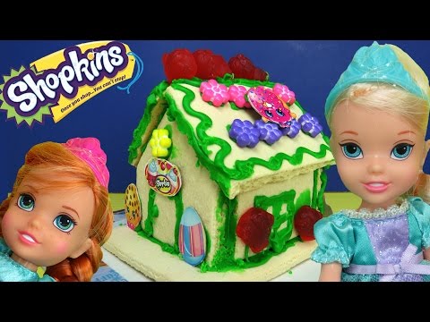 SHOPKINS Vanilla House! ELSA & ANNA toddlers build & decorate it with lots of royal icing & candies!