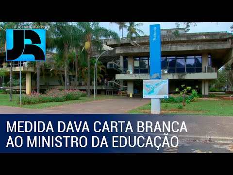 Bolsonaro revoga MP que permitia Ministério da Educação escolher reitores das universidades federais