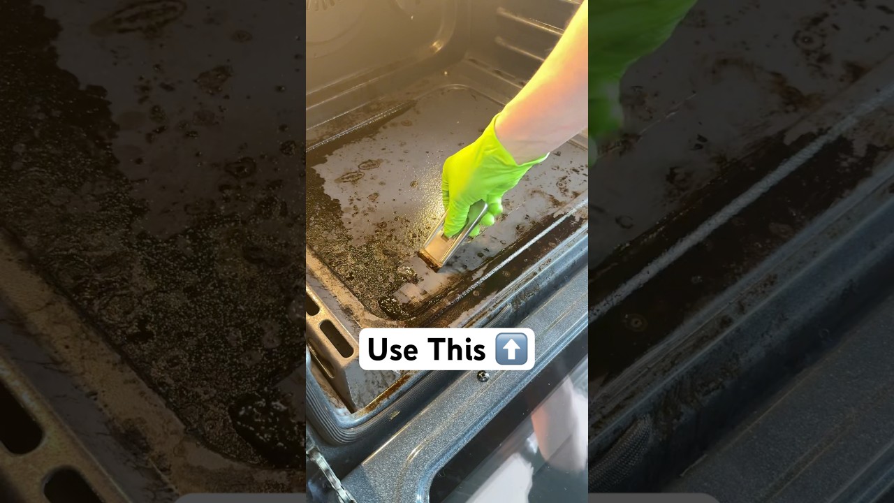 Easily CLEAN Your Oven With These Simple Tips #howto #cleaning #cleaningtips