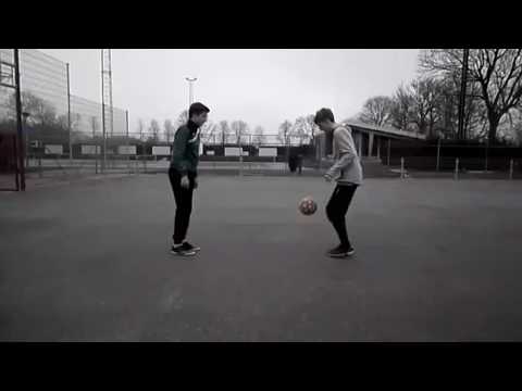 Netjes! Fraai hooghouden tussen spelers van Ropta Boys en Birdaard JO17