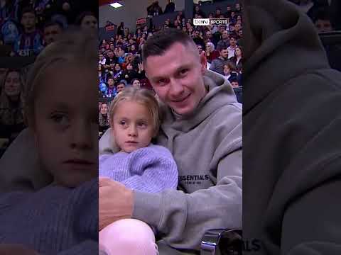 Trabzonsporlu Futbolcular Trabzonspor - Türk Telekom Mücadelesini Yakından Takip Ediyor #shorts