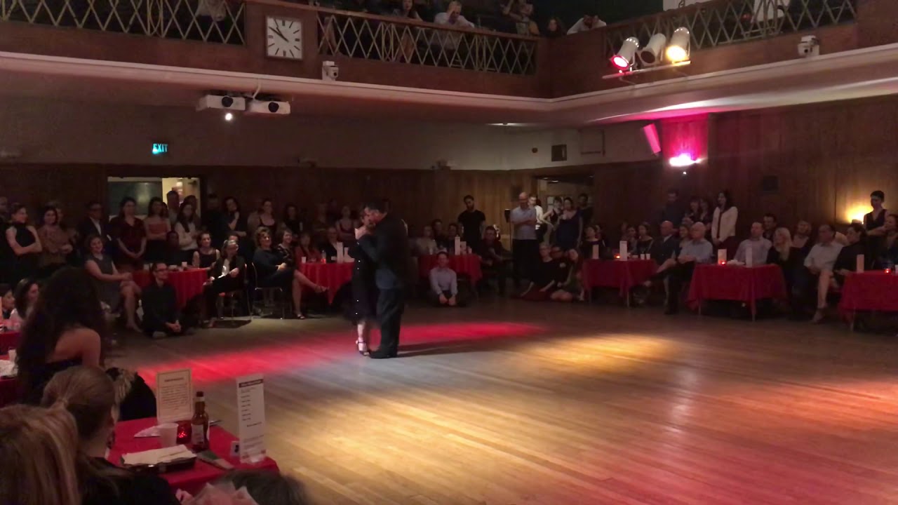 Video thumbnail for Diego Converti & Graciela Gamba en milonga Carablanca Londres 2019