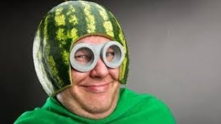 Como se diz em Inglês que alguém é "estranho"?