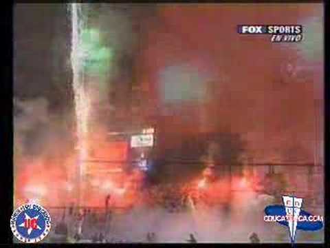"salida uc vs corinthians libertadores 2006" Barra: Los Cruzados • Club: Universidad Católica • País: Chile