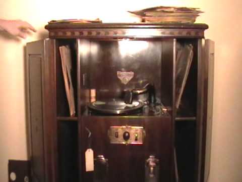 Jan Garber Orchestra You Don't Like It-Not Much player on a Victor 9-16