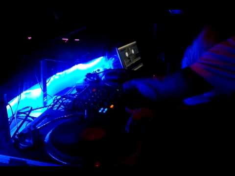 DJ R to Da IZZA spinning at Vault Ultra Lounge Ustream Footage
