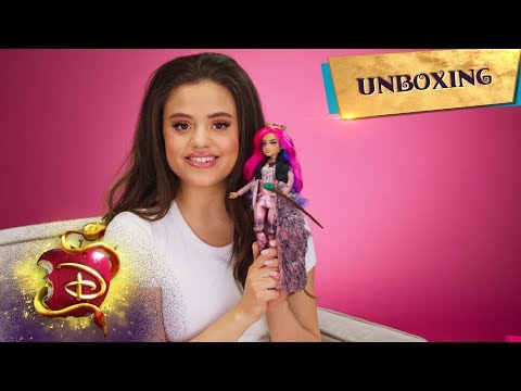 Deluxe Queen of Mean Doll! | Unboxing with Sarah Jeffery Part 2 📦 | Descendants 3