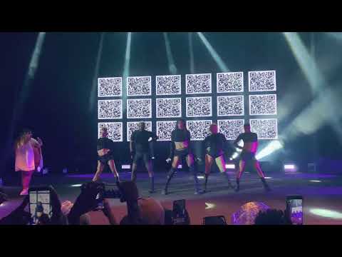 Pabllo Vittar - Descontrolada (Feat. MC Carol) (I Am Pabllo World Tour) by @MarkNasRJ