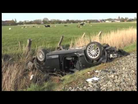 Unfall auf Bahnstrecke: Zug erfasst Auto, fünfjähriges Kind stirbt