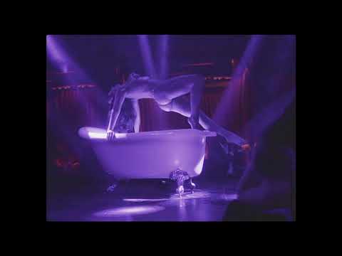 Jolie Papillon - The Bathtub Burlesque act
