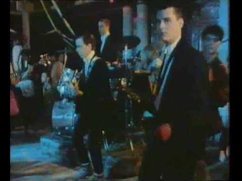 Non Stop Dancers - Shake This City