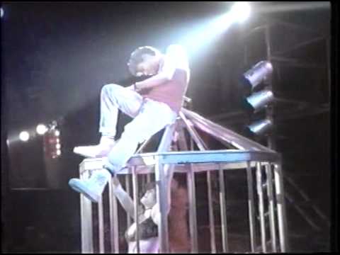 Beastie Boys - Rhymin' & Stealin' (Official Video)