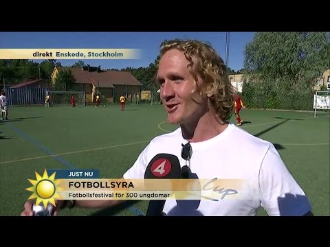 "Fotboll är förlösande, efter fem minuter är man kompisar" - Nyhetsmorgon (TV4)