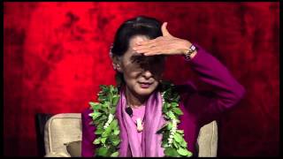 Aung San Suu Kyi takes questions from Hawaii students