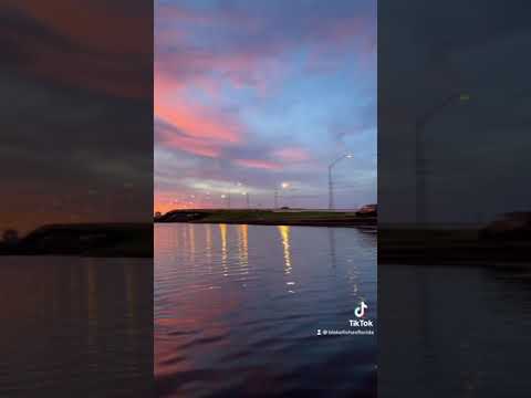 Golden hour or magic hour? Sunset slay vs sunrise slay? Dusk vs dawn