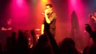 G-Eazy singing Blazin on a Sunny afternoon Live in Chicago