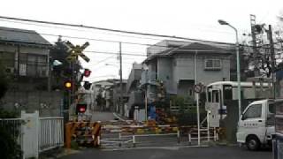 preview picture of video '踏切　―東武―　In Tokyo Japan Railroad crossing of Tobu Tojo line'