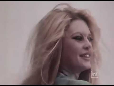 Brigitte BARDOT shooting cheveux dans le vent.