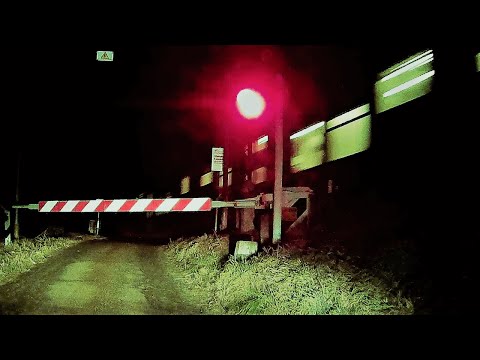 Passaggio a livello Regione Piagge (Alice Bel Colle, AL) treno in transito #passaggioalivello