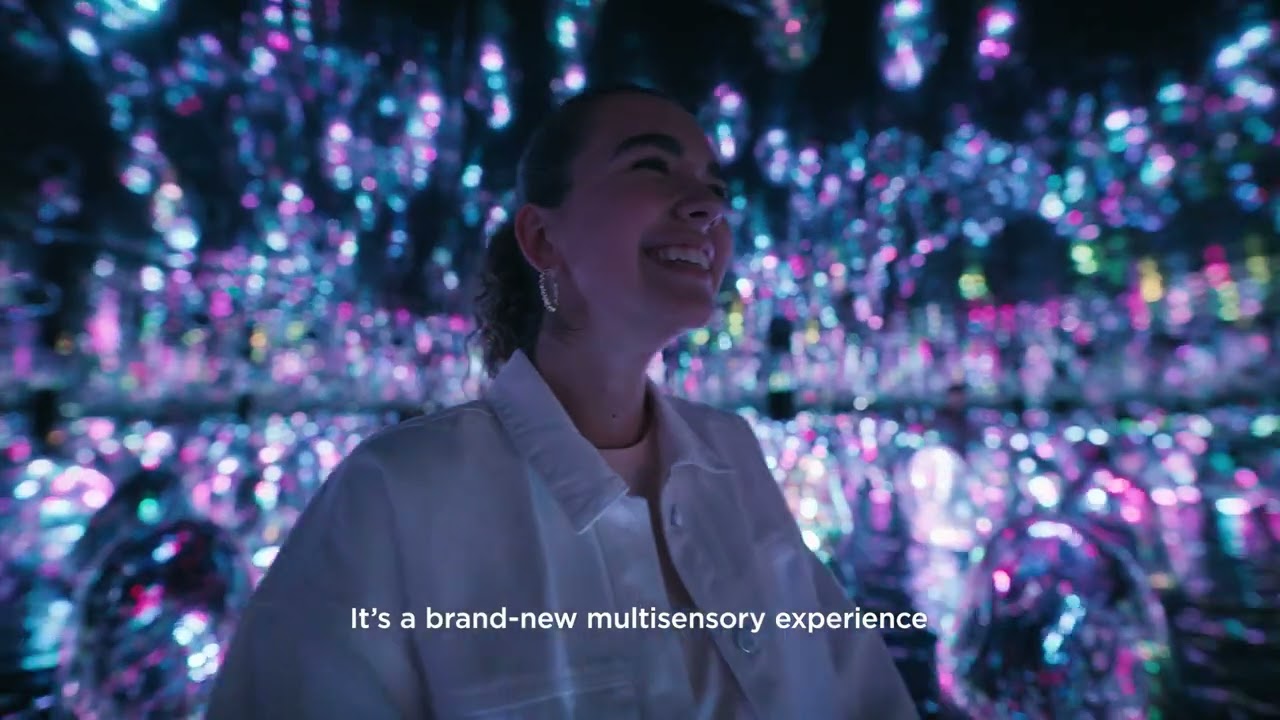 Experience the highlights of teamLab Phenomena.