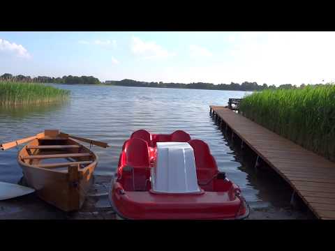 Huśtawka nad jeziorem