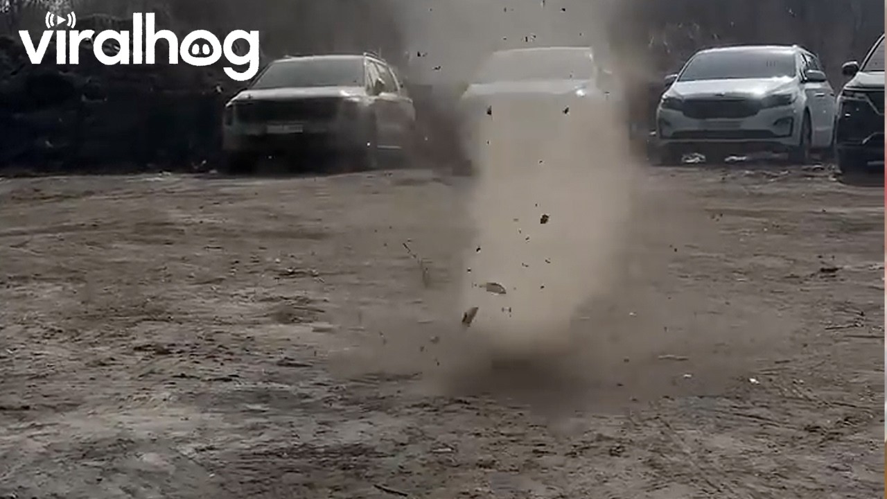 Whirlwind Disrupts Business Meeting at South Korea Golf Course || ViralHog