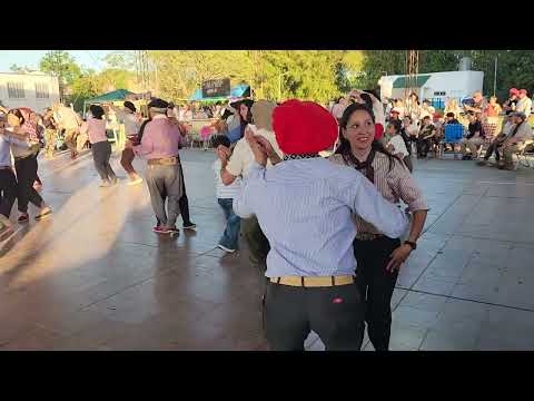 Nacho Serbin y su picaflor en el segundo festival del peregrino en Caá Catí Corrientes 