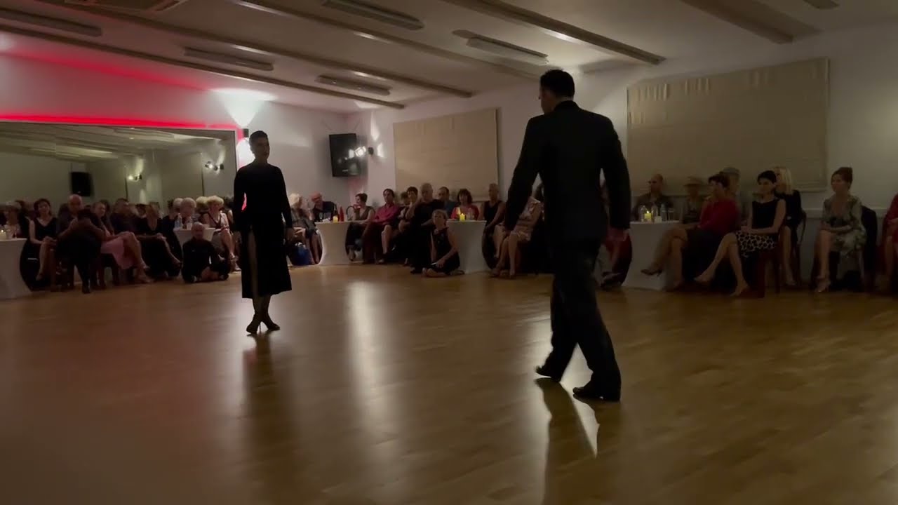 Barbara Ferreyra y Agustin Agnez-2/5-Tango"Bar Exposicion" Orq.Juan Darienzo-Marsella, Francia