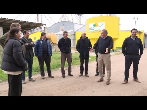Imágenes del secretario de Presidencia en visita a Colonia El Ombú
