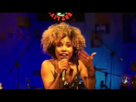 Simona Boo - E Po' Che Fa (versão português Mas Tanto Faz)